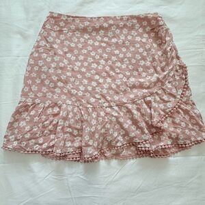 Sabo Skirts Floral Tiered Mini Skirt – Cute Summer Casual
Size L